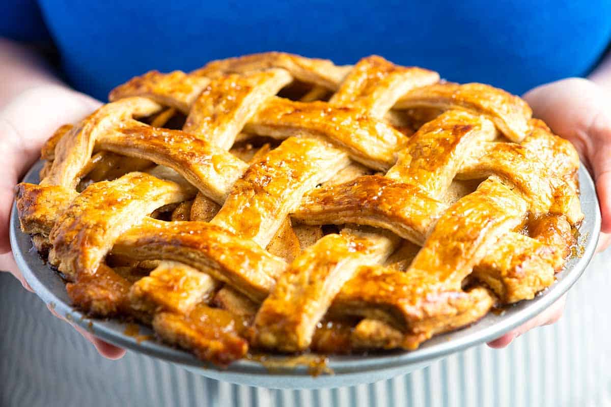 Bake the Best Homemade Apple Pie: Flaky Crust & Apple Mix Guide